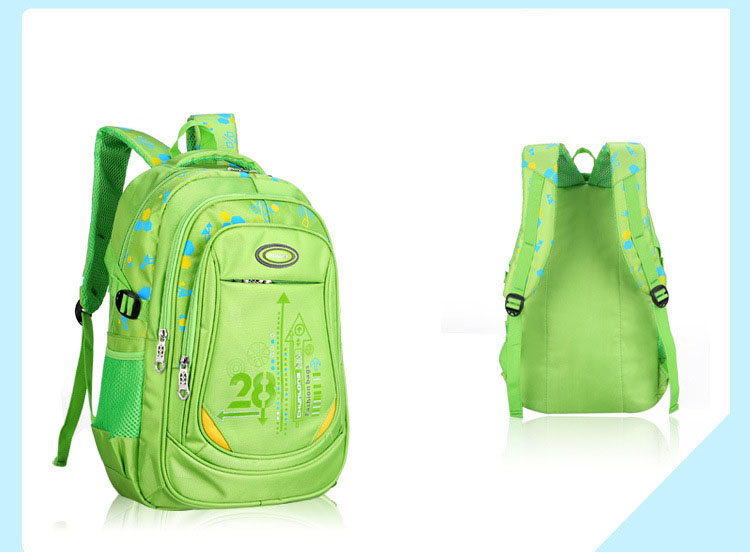 mochilas de estudiantes de secundaria de diversos colores